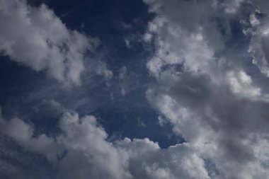 Gökyüzündeki bulutlar