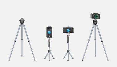 Akıllı telefon ve üç ayaklı fotoğraf makinesi, beyaz arka planda izole edilmiş gerçekçi kamera. Stüdyoda fotoğraf ve video içeriği üretimi için bir takım araçlar. Vektör illüstrasyonu