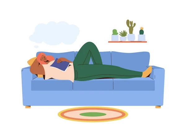 落ちた本と快適なソファの上に眠る女性は週末のレクリエーションベクトルイラストを楽しんでいます リラックスした怠惰な女性のキャラクターは 自宅で甘い夢を見て楽しい何かを想像 — ストックベクタ