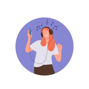 Neşeli genç kadın çizgi film karakteri kulaklık takarak müzik dinliyor akıllı telefon medya oyuncusunun uygulamasını kullanıyor rahatlıyor ve dinleniyor, dans eden vektör çizimleri beyaz arka planda izole edilmiş.