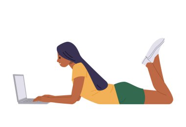 Dizüstü bilgisayarla uzaktan çalışan serbest çalışan bir kadın yerde izole edilmiş vektör düz çizimleriyle yatıyordu. Genç kız uzaktan çalışan ya da öğrenci sohbeti ya da internette sörf yapan, evde öğrenen