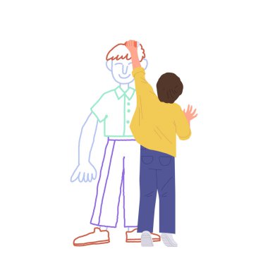 Neşeli, ilham verici çocuk çizgi film karakteri insan figürünü beyaz duvara pastel boyayla çiziyor. Küçük erkek sanatçı anaokulunda yaratıcı hobisinin keyfini çıkarıyor.