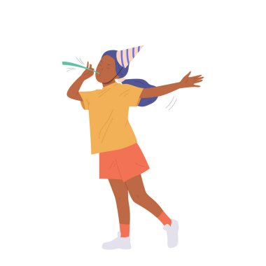 Neşeli, sevimli, çizgi film karakteri, doğum günü şapkası takan, beyaz pipo üfleyen kız. Bayram partisinin kutlama vektörü illüstrasyonunda flüt çalan kadın çocuk.