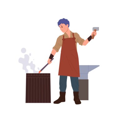 Profesyonel demirci çizgi film karakteri beyaz arka planda açık ateş, çekiç ve örs kullanarak demir işleme aletleri için metal silah dövüyor. Demircilik vektör illüstrasyonu