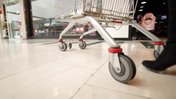 Shopping Cart Supermarket Grocery Cart Wheels Close Low Ground Shot — Stock video