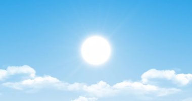 Bulutların üstündeki güneş. Yaz gündönümü hava çekimi. Kusursuz döngü canlandırması