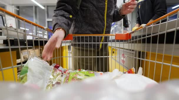 Shopping Rolley Buyer Puts Goods Checkout Conveyor Belt Supermarket Pov — Stockvideo