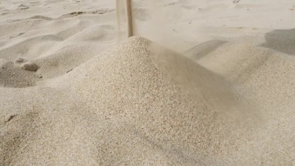 落下する砂は山を形成する 落砂は山を形成する — ストック動画