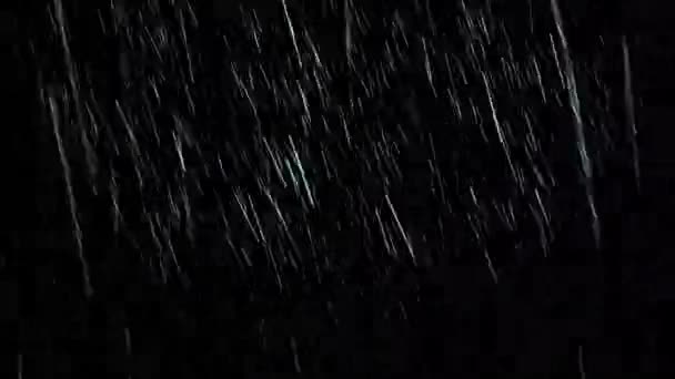 被黑色背景隔离的雨 雨滴落在地上 无缝圈 — 图库视频影像