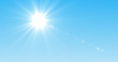 Açık mavi gökyüzünde güneş gündönümü. Atmosferik bozulmalı yaz güneşi. Kusursuz döngü
