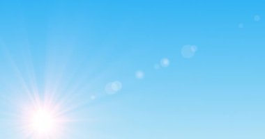 Güneş berrak gökyüzünde hareket ediyor. Güneş mavi, berrak bir gökyüzünde hareket eder