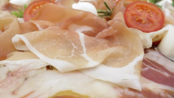 Παραδοσιακό Ισπανικό Jamon Κομμάτια Χοιρινού Κρέατος Αποξηραμένου Ωμού Ζαμπόν — Αρχείο Βίντεο
