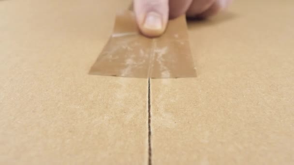 Membuka Kotak Paket Membongkar Kemasan Kardus Dalam Close — Stok Video