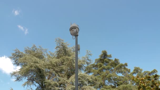 Bezpečnostní Kamera Městě Moderní Bezpečnostní Kamera Cctv Veřejném Místě Koncepce — Stock video