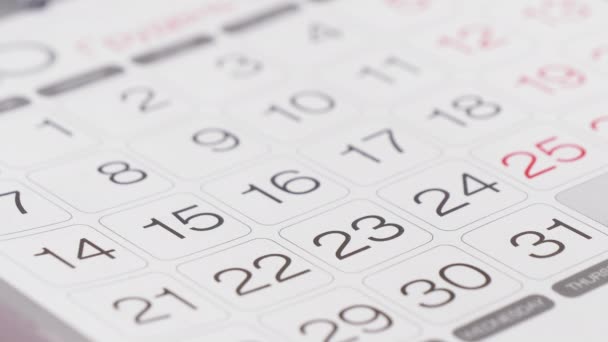 壁のカレンダーの日を示しています 重要なミーティングやイベント ビジネス予約 医師のコンセプト — ストック動画