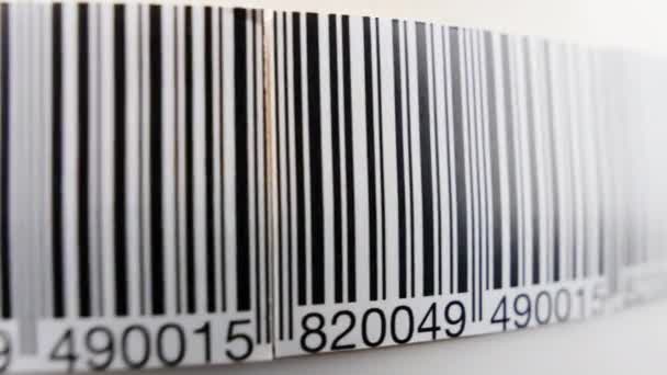 Pemindaian Barcode Label Kode Produk Pada Ban Berjalan Dalam Close — Stok Video