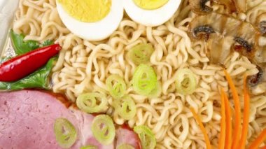 Otantik Japon eriştesi, yukarıdan görünüm