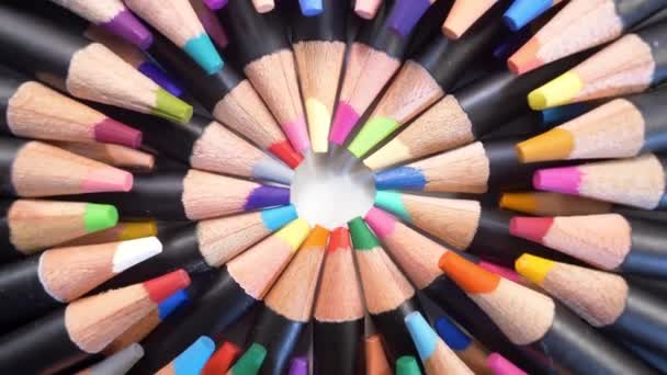 Dibujo Lápices Colores Núcleos Lápices Madera Colores Vista Desde Arriba — Vídeos de Stock