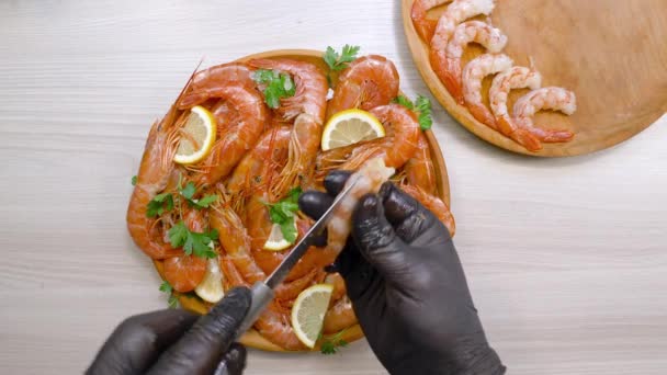 Peeling Fresh Shrimp View Top Chef Devein Clean Frozen Prawn — Stock Video