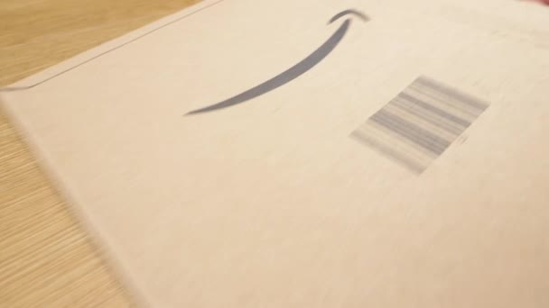 Sacramento Estados Unidos Janeiro 2024 Envelope Papelão Amazon Desempacotando Envelope — Vídeo de Stock