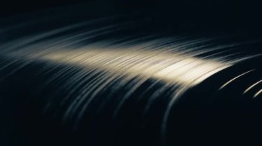 Vinil plaka. Gramofon kaydı dönüyor. Dönen vinil kayıt, kusursuz döngü videosu