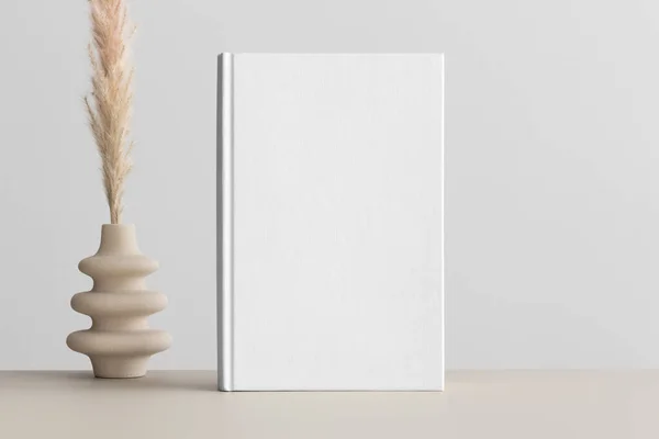 Mockup Livro Branco Com Uma Decoração Pampas Mesa Bege — Fotografia de Stock