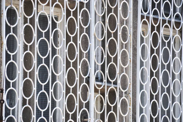 Old Rusty White Fence Circular Shapes Imagens De Bancos De Imagens Sem Royalties