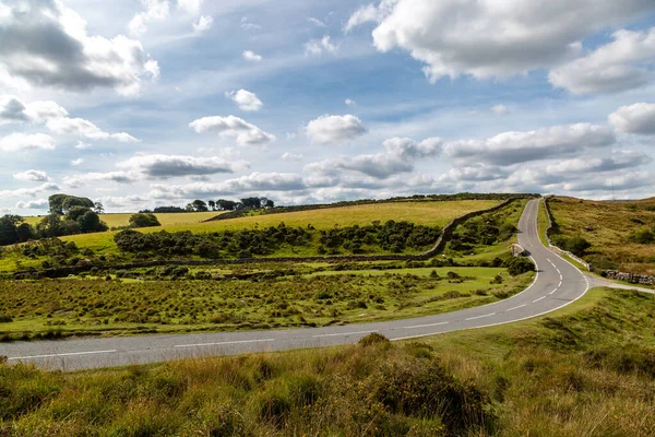 Una Strada Nel Parco Nazionale Dartmoor Una Soleggiata Giornata Settembre — Foto Stock