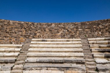 Kuzey Kıbrıs 'taki antik Salamis harabelerinde bir amfi tiyatro
