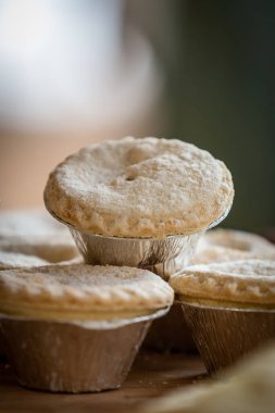 Yakın plan kıymalı turtalar, sığ bir alan derinliği var.