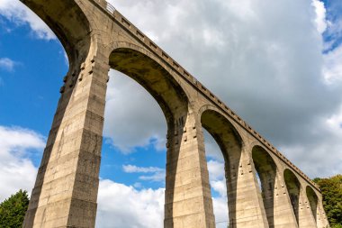 Güneşli bir yaz gününde Devon 'da Cannington Viyana manzarası.