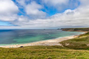 Cornish sahilindeki Sennen Sahili 'nin yüksek açılı manzarası.