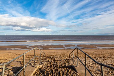 Skegness 'in kumlu sahilinde, Allah' ın izniyle.