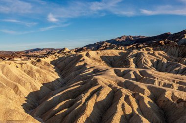 Ölüm Vadisi 'ndeki Zabriskie Point' te akşam ışığı