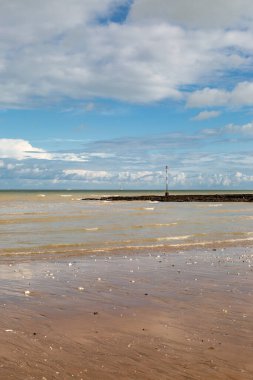Kent Broadstairs plajından dışarı bakıyorum.
