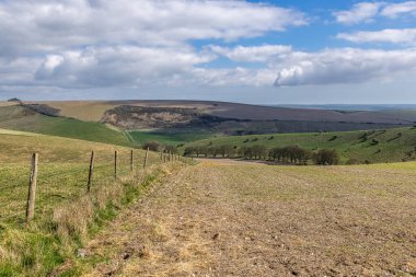 Baharın başında Güney Tepeleri manzarası