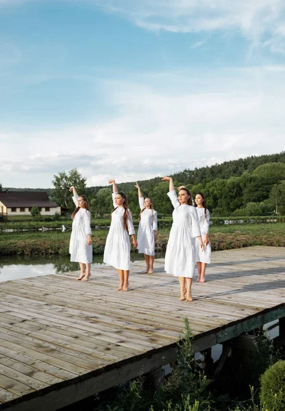 Ukrainian Young Girls White Dresses Dance Stage Dance Traditional Style Images De Stock Libres De Droits