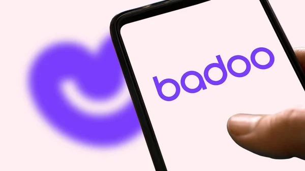 Badoo Fialová Ikona Obrazovce Aplikace Pro Randění Přítelkyní Přítelem Aplikace — Stock fotografie