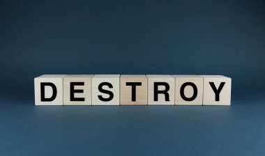 Terk edilmiş. Küpler Desrtoy kelimesini oluşturur. Desrtoy sözcüğünün genel kavramı hem savaşta, hem üretimde, hem iş hayatında ve hem de özel hayatında geçerlidir..