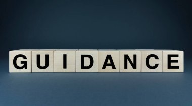 Tahta bloklar rehber kodlar, birine yol gösterme veya rehberlik etme eylemini sembolize eder. Akıl hocalığı, liderlik ve destek kavramlarını göstermek için mükemmel.