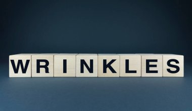 Tahta bloklar WRINKLES doğal yaşlanma sürecini ve olgunluğun güzelliğini simgeler. Yazıları, blog yazılarını veya yaşlanmayı önleme ve kendini kabul etme ile ilgili her projeyi resmetmek için idealdir