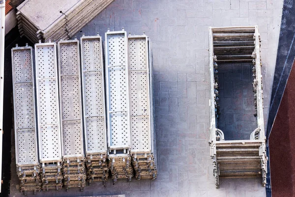 西班牙加泰罗尼亚巴塞罗那地面拆除的建筑脚手架 — 图库照片