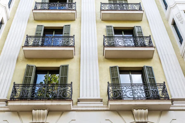Barselona Katalonya Spanya Klasik Bir Konut Binasının Cephesi — Stok fotoğraf