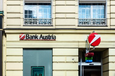 Viyana, Avusturya - 16 Ekim 2022: Avusturya, Viyana 'daki Bank Austria' nın cephesi ve logosu