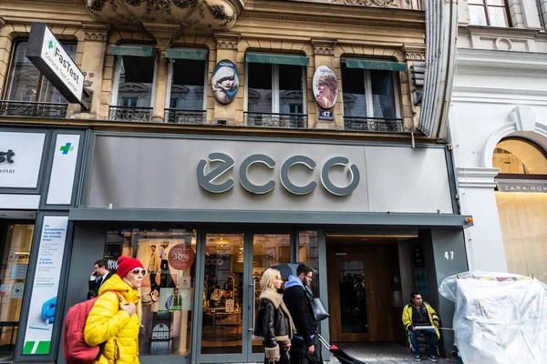 Вена Австрия Октября 2022 Года Экспозиция Ecco Обувной Магазин Улице — стоковое фото
