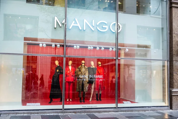 Wenen Oostenrijk Oktober 2022 Weergave Van Een Kledingwinkel Mango Aan — Stockfoto