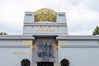 Viyana, Avusturya - 14 Ekim 2022: Avusturya 'nın Viyana kentindeki Secession Building Museum cephesi 