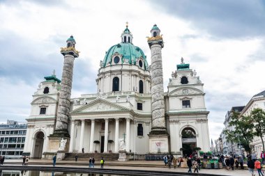Viyana, Avusturya - 14 Ekim 2022: Karlskirche, Rektoratskirche St. Karl Borromaus veya St. Charles Kilisesi Innere Stadt, Viyana, Avusturya