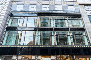 Innere Stadt, Viyana, Avusturya 'da eski bir klasik binanın cephesi