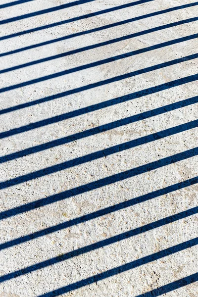 Sombra Líneas Paralelas Sobre Una Superficie Cemento Como Fondo Abstracto —  Fotos de Stock
